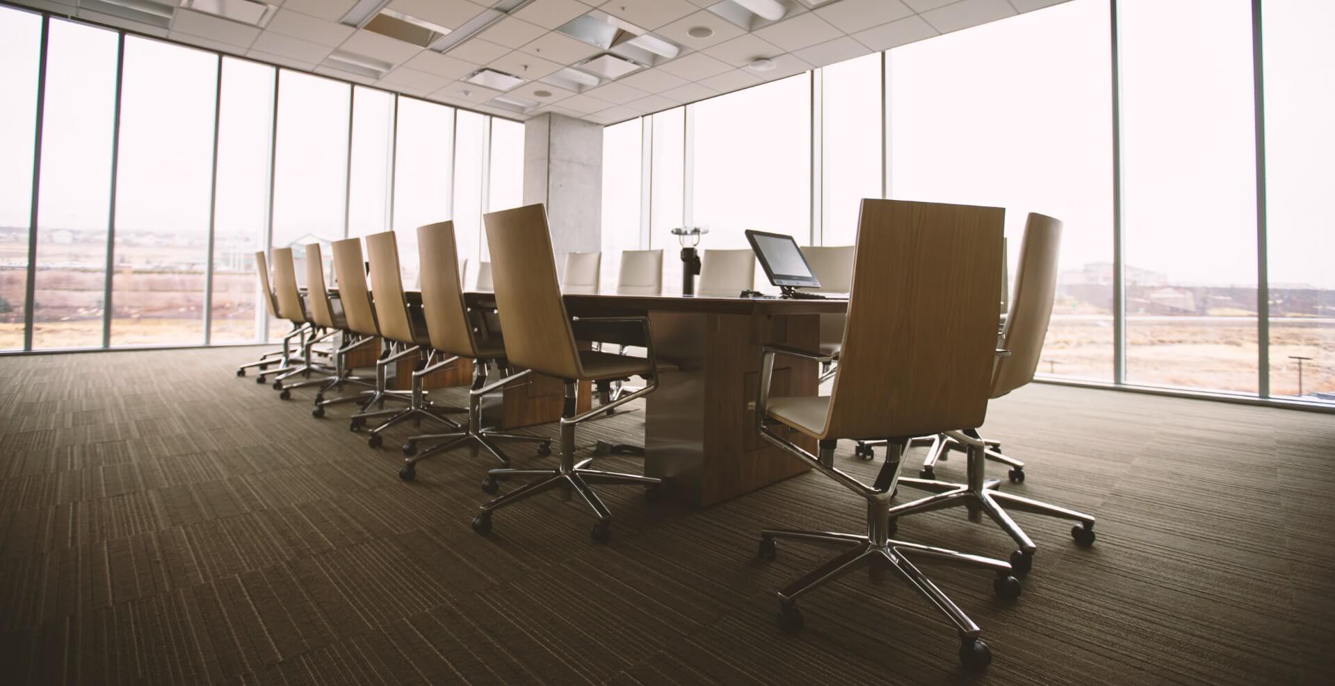 Empty meeting room Photo by Benjamin Child on Unsplash
